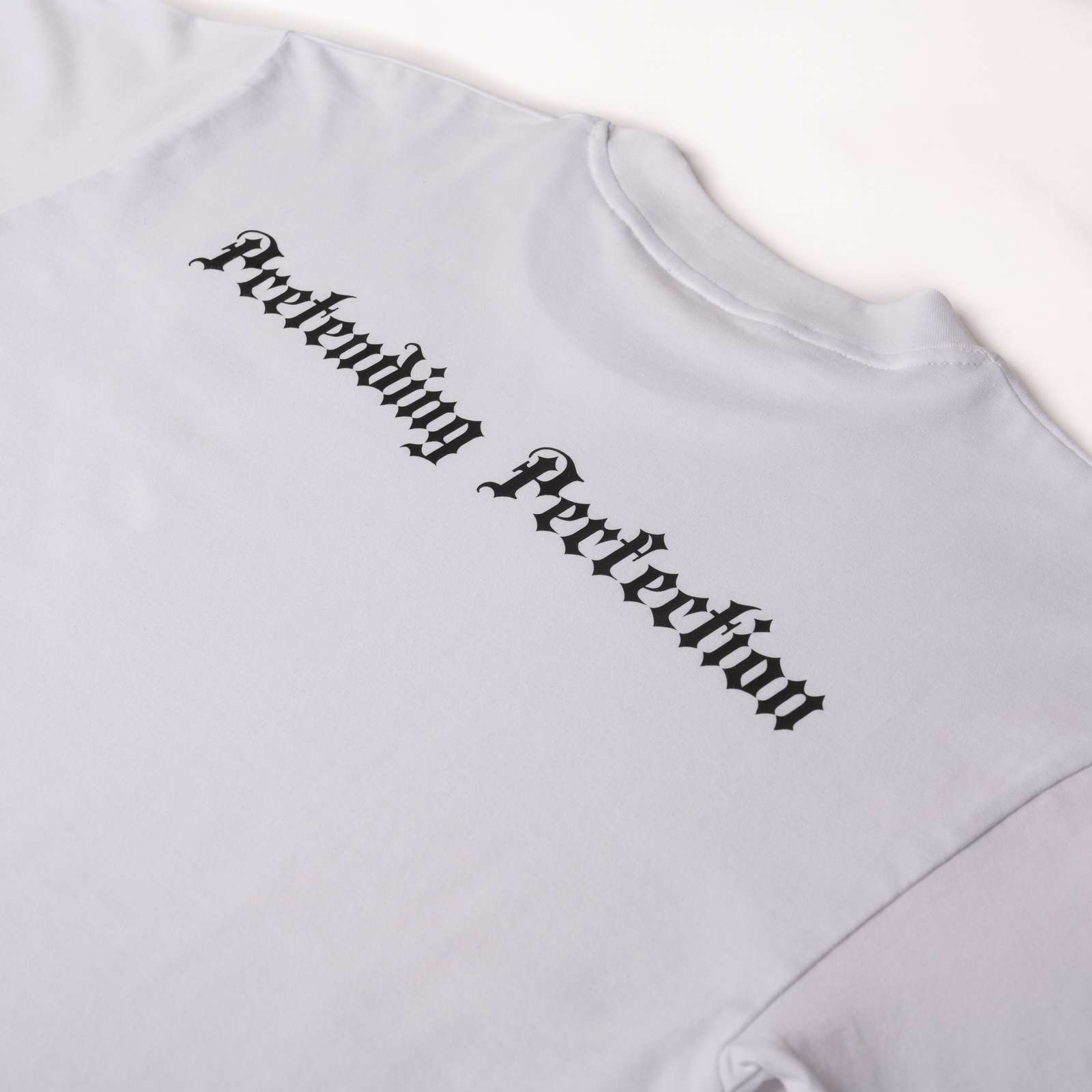 T-SHIRT "PRETENDING PERFECTION" - WHITE
