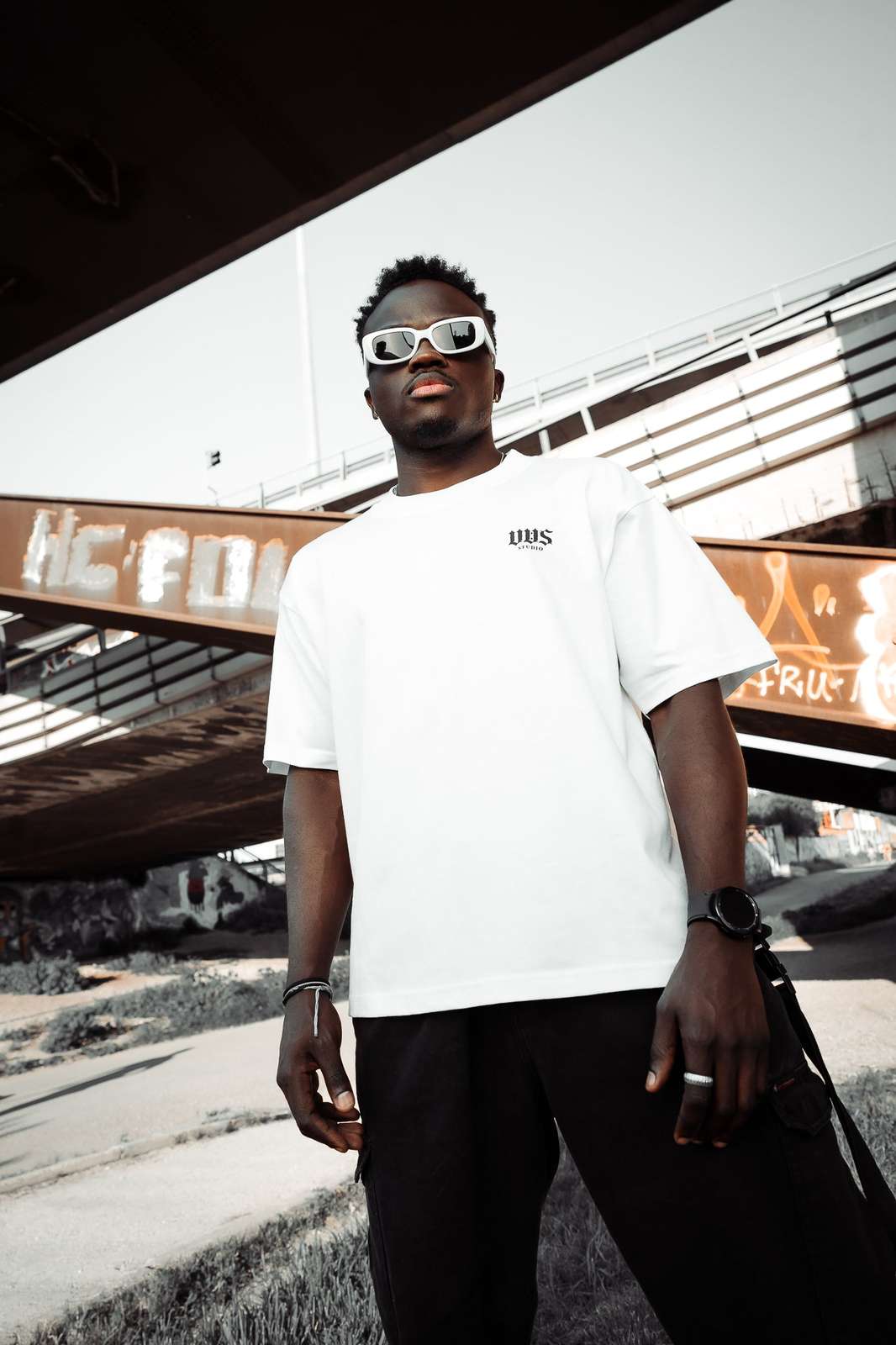 T-SHIRT "PRETENDING PERFECTION" - WHITE