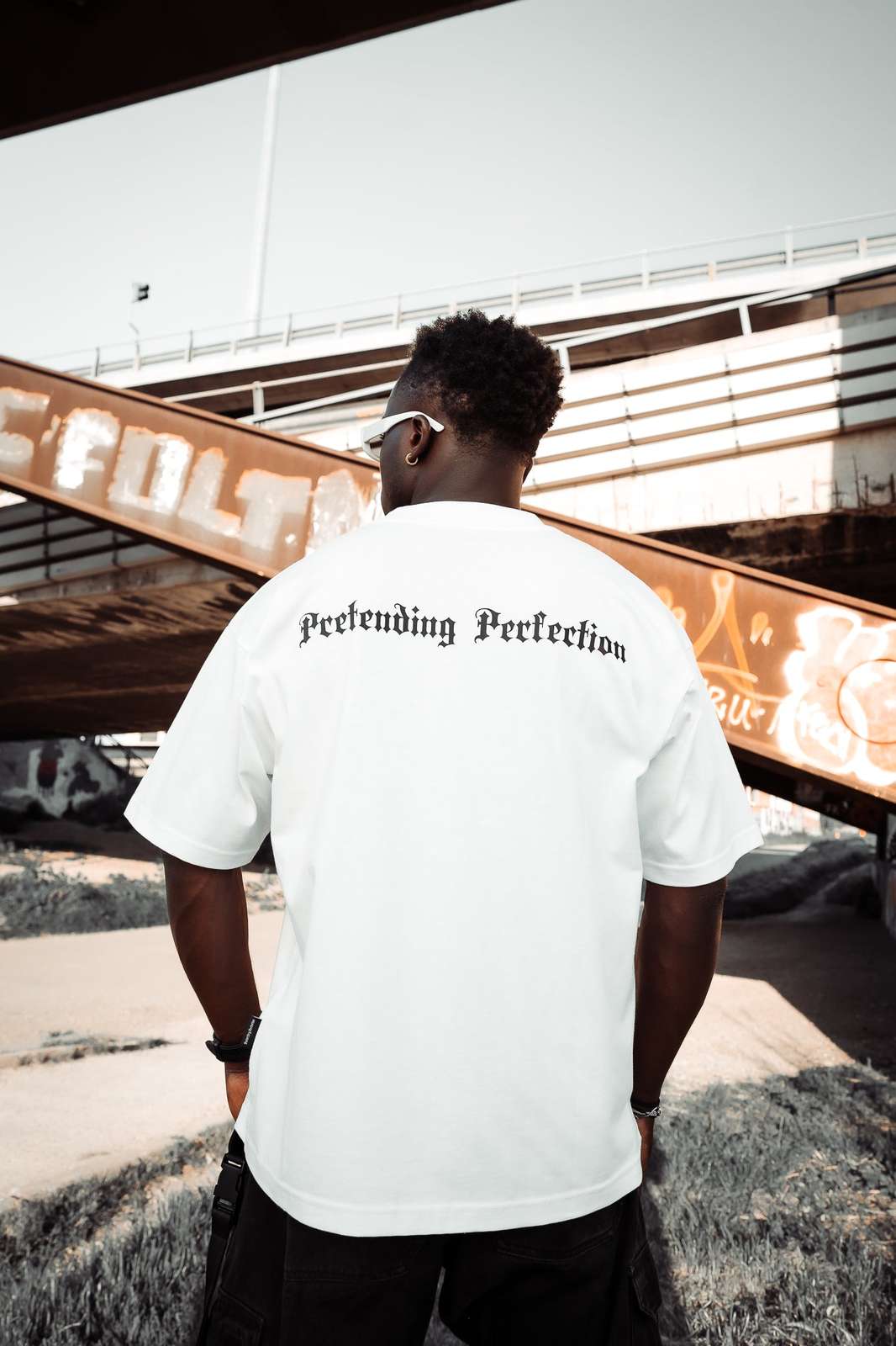 T-SHIRT "PRETENDING PERFECTION" - WHITE