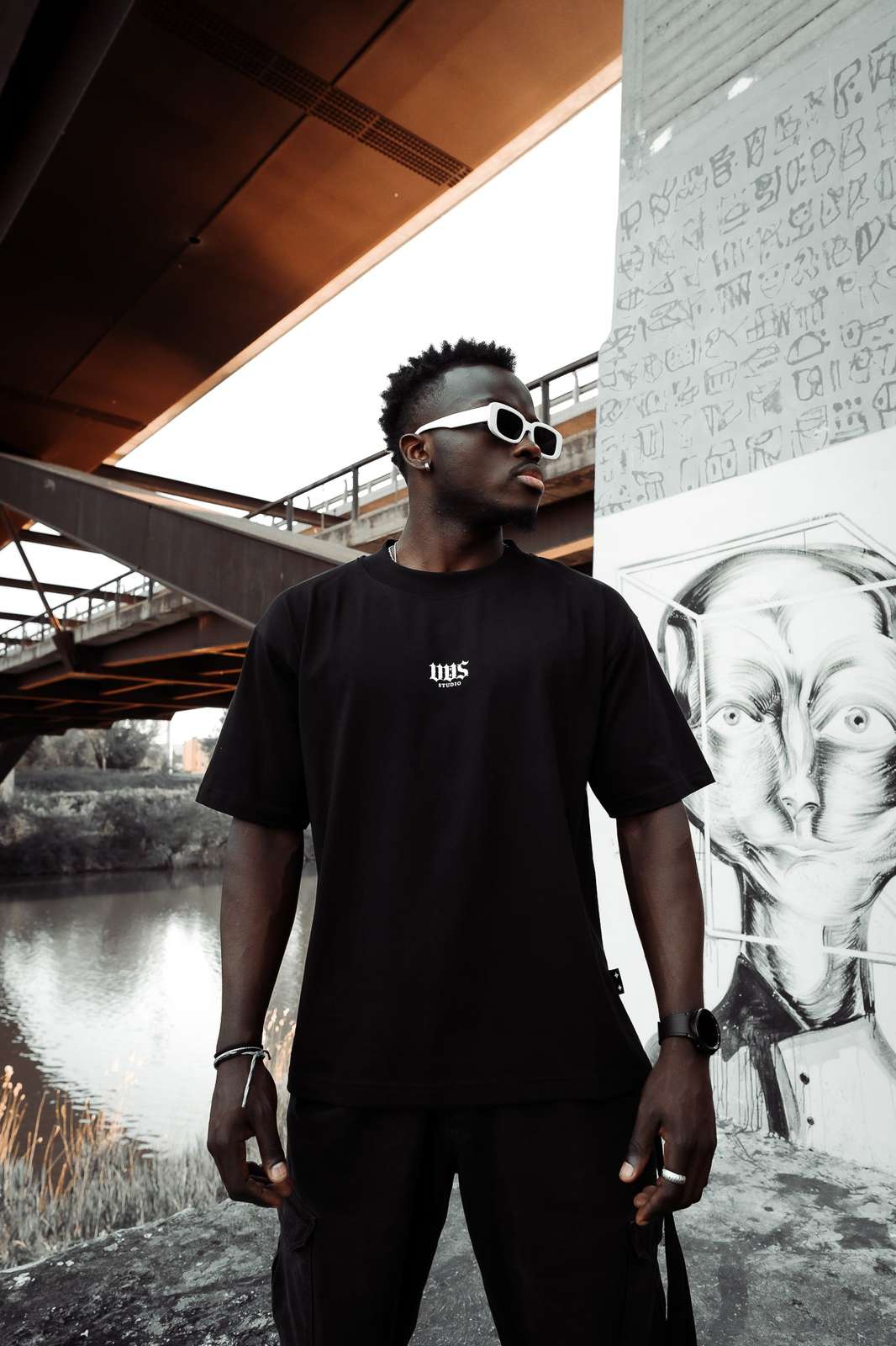 T-SHIRT "VVS Studio" - BLACK