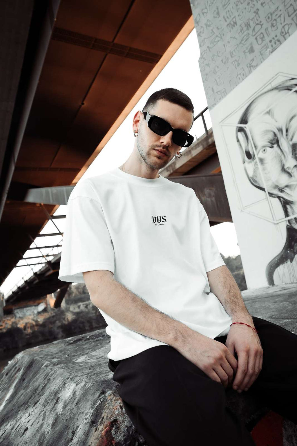 T-SHIRT "VVS Studio" - WHITE