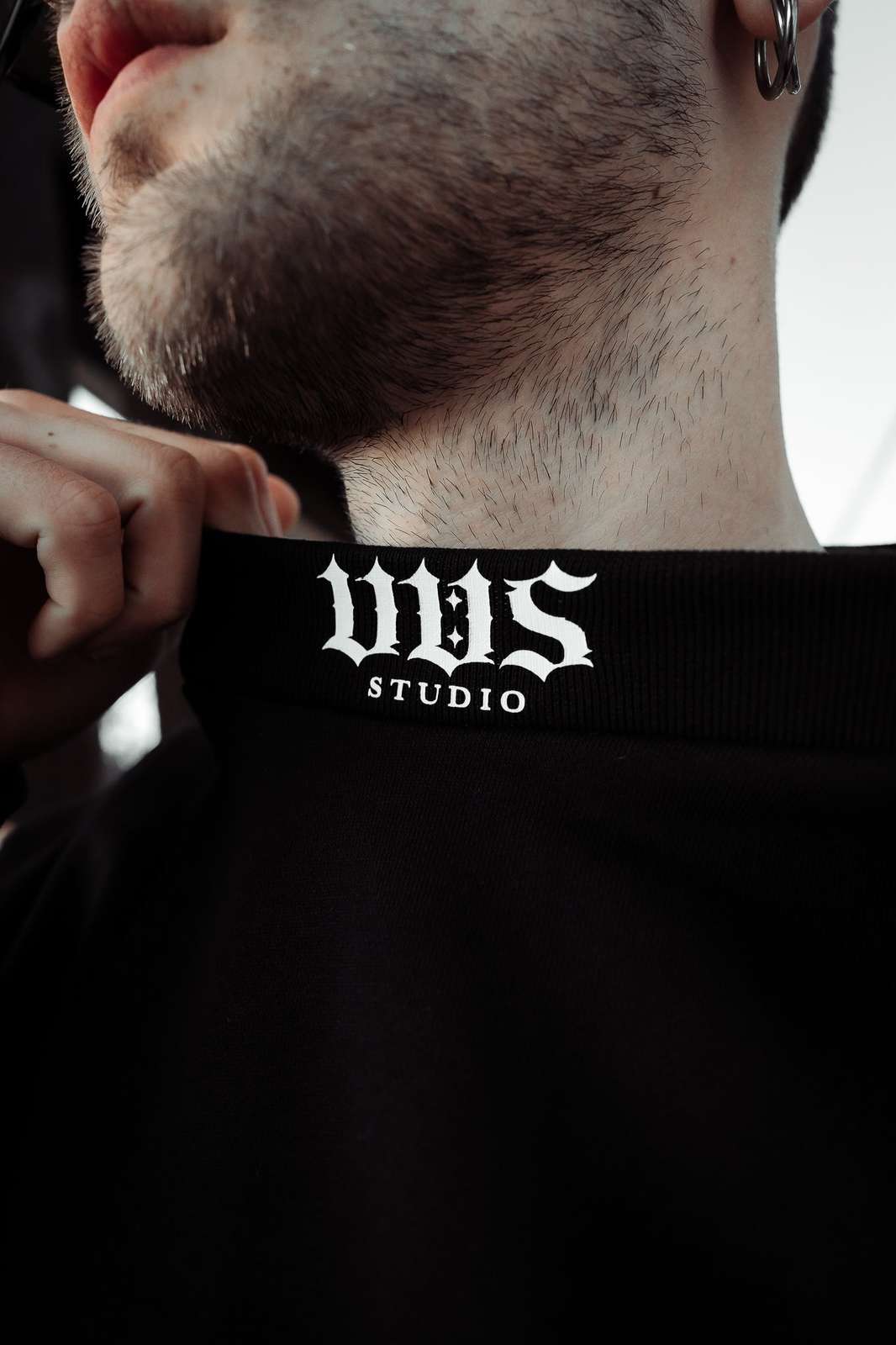 CREWNECK "VVS" - BLACK