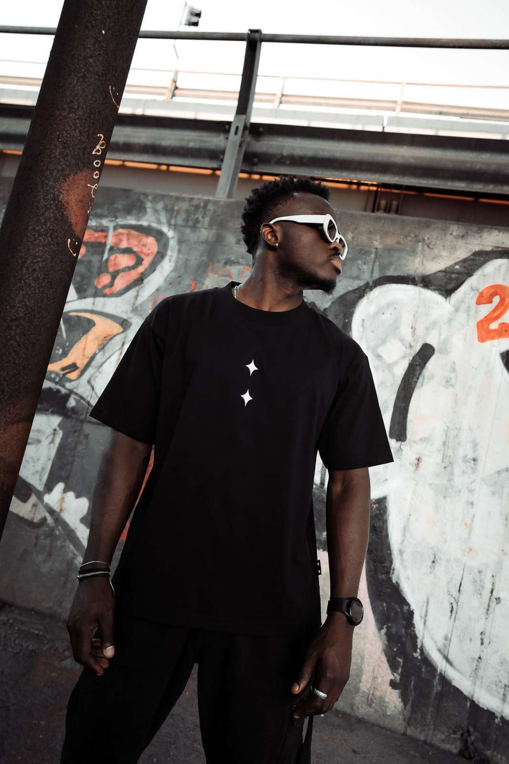 T-SHIRT "GEMS" - BLACK