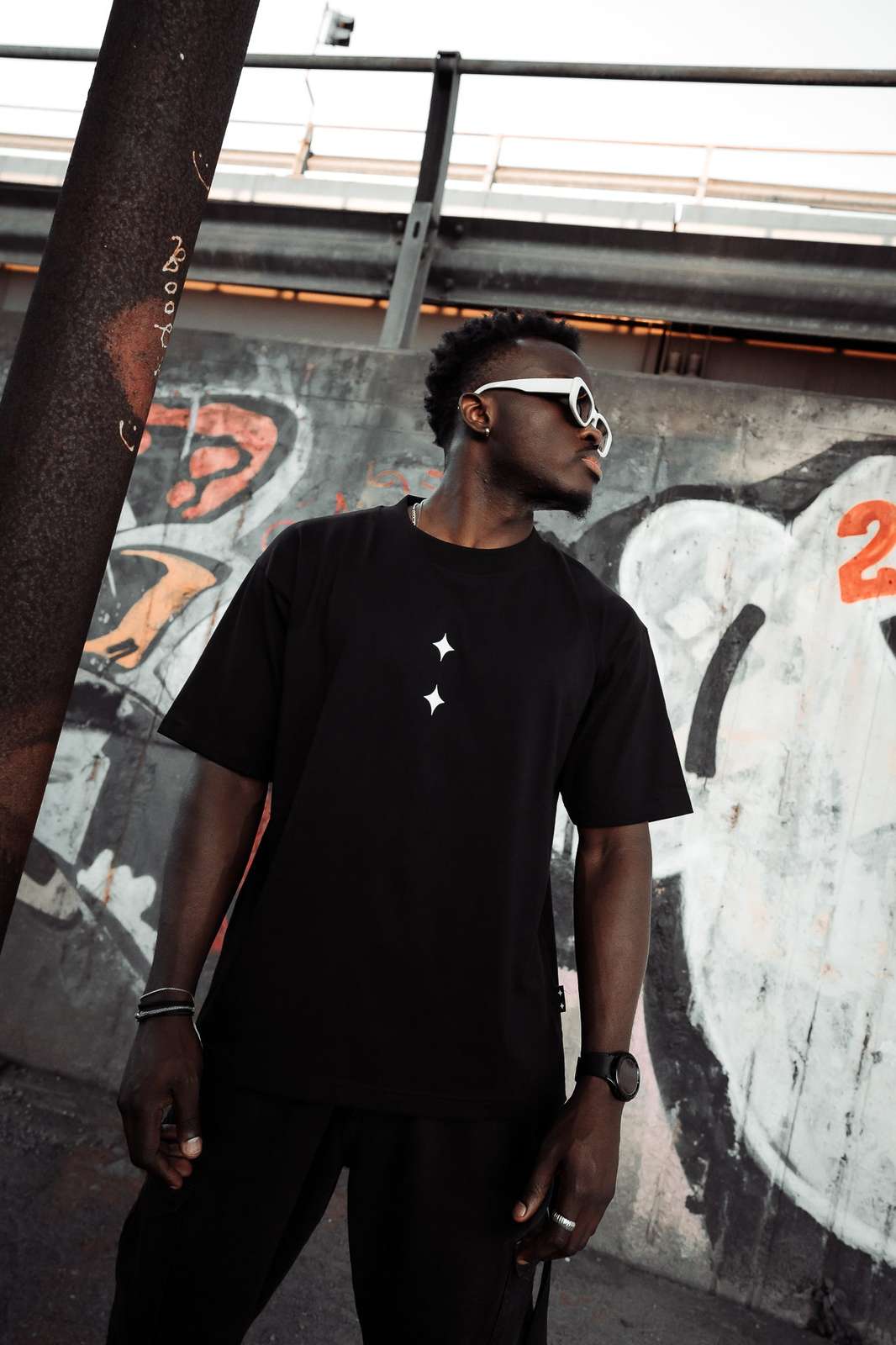 T-SHIRT "GEMS" - BLACK