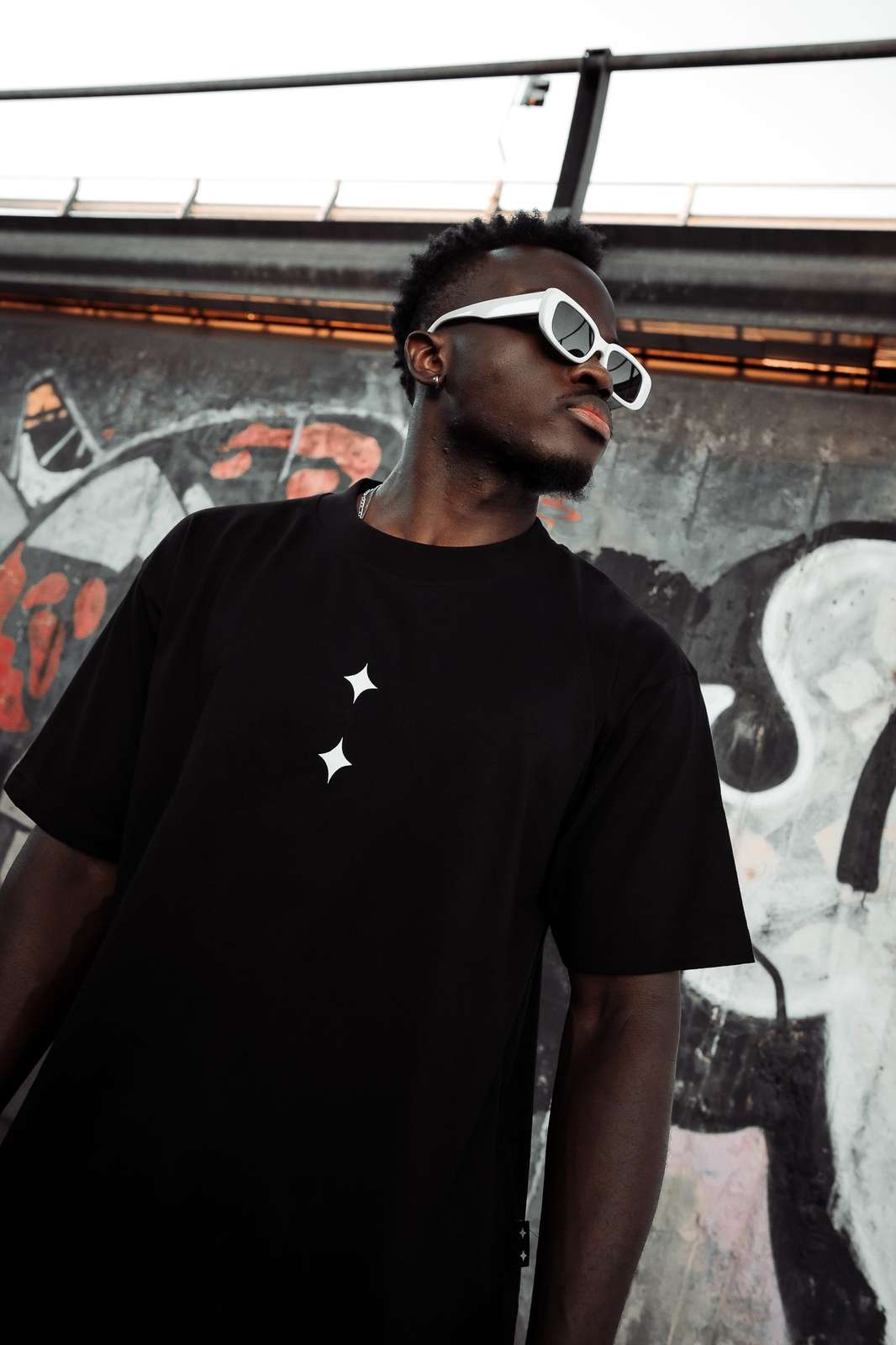 T-SHIRT "GEMS" - BLACK